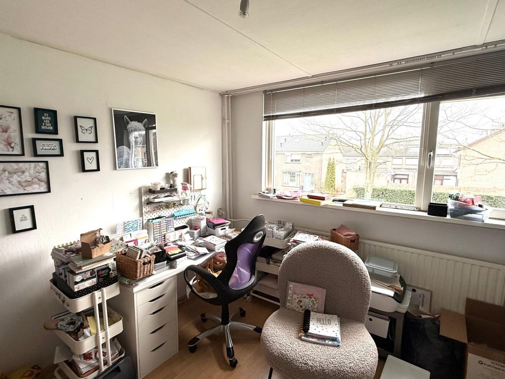 Hobbykamer voor en na professional organizing
